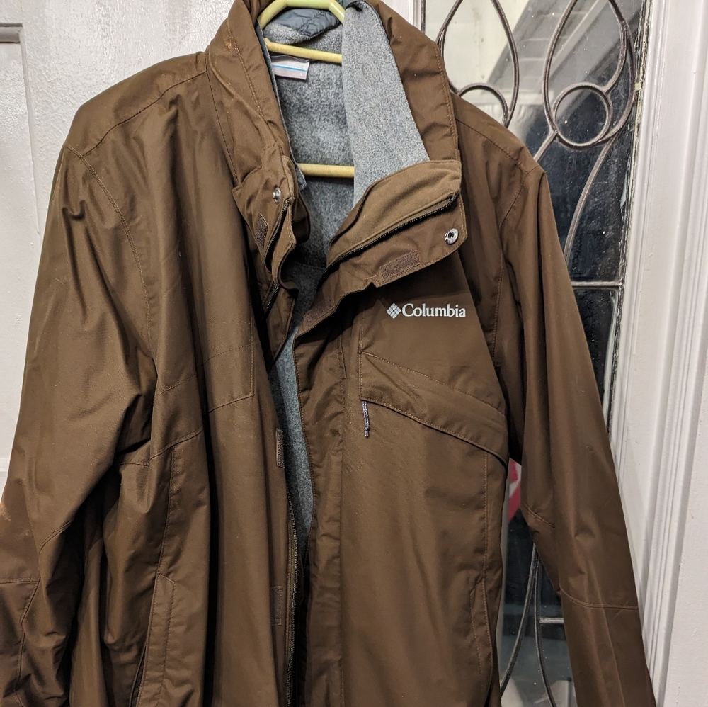 Columbia size Large Omni-tech multilayer coat with hood